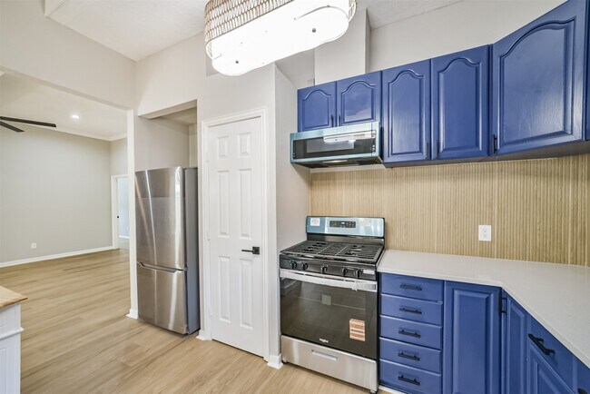 Building Photo - 10826 Thorncliff Dr