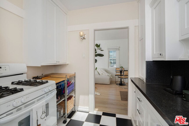 Building Photo - 431 Linnie Canal