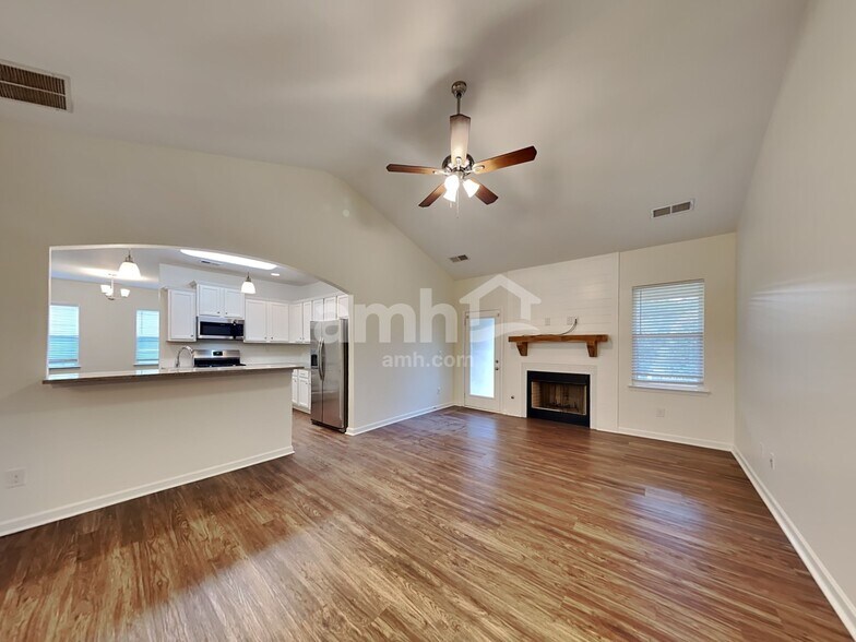 Building Photo - 304 San Anselmo St