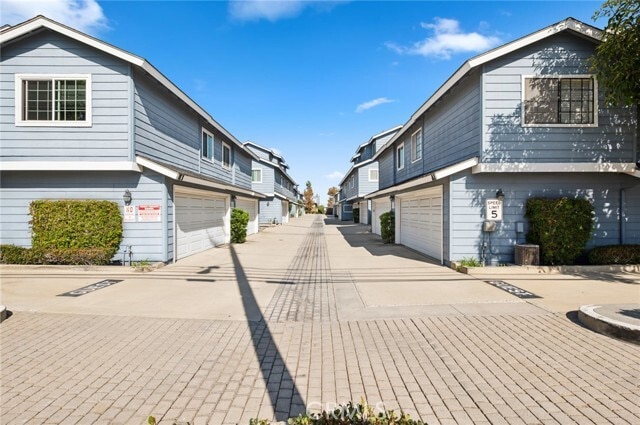 Primary Photo - 350 Avocado St