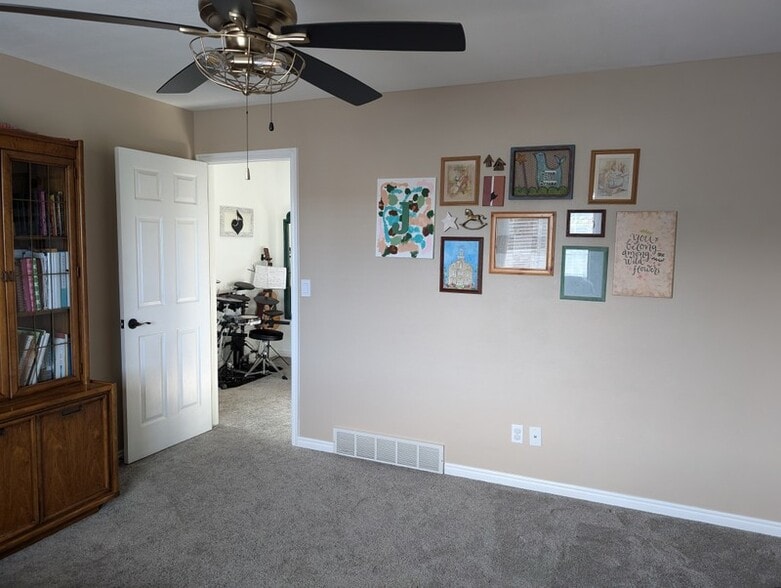 Building Photo - 8 W 1285 S