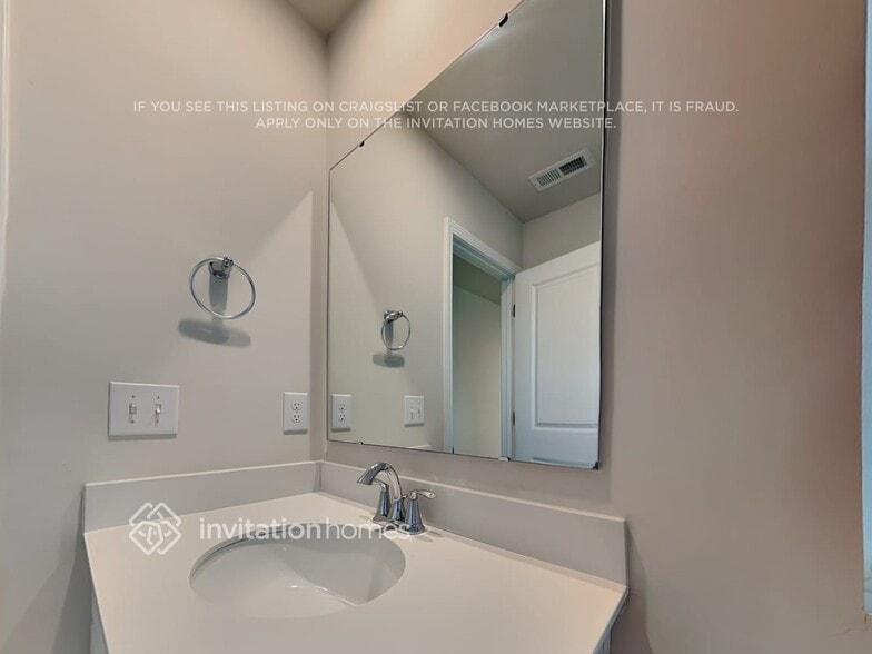 Building Photo - 1024 Woodhouse Dr