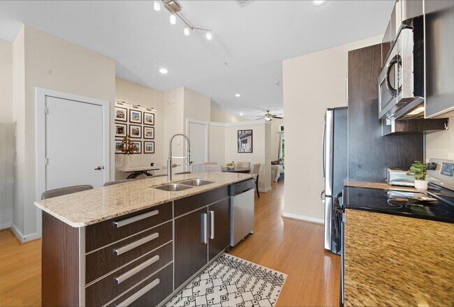 Building Photo - 806 Jackson Hill St