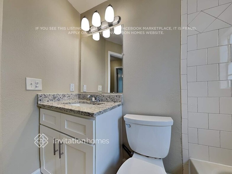 Building Photo - 2121 Redleaf Dr