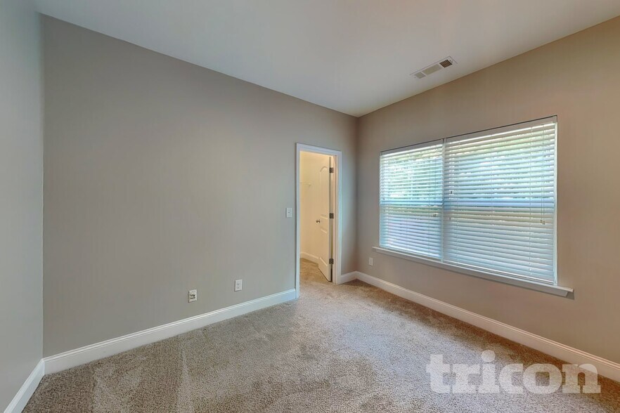 Building Photo - 115 Orchard Ln
