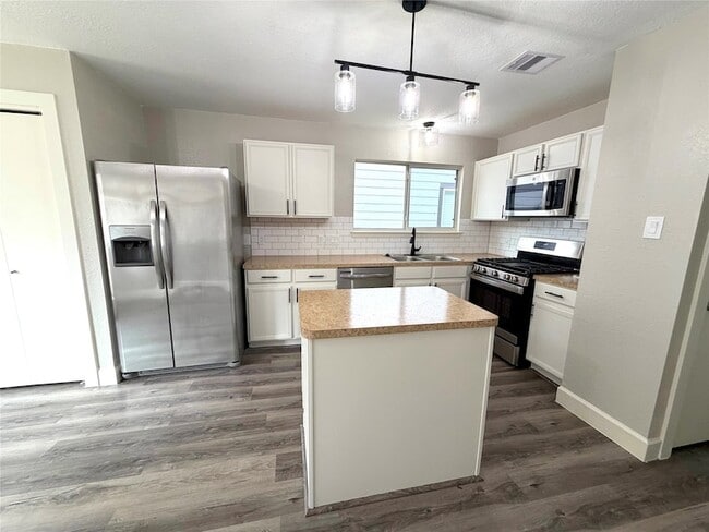 Building Photo - 10667 Cobblecreek Way