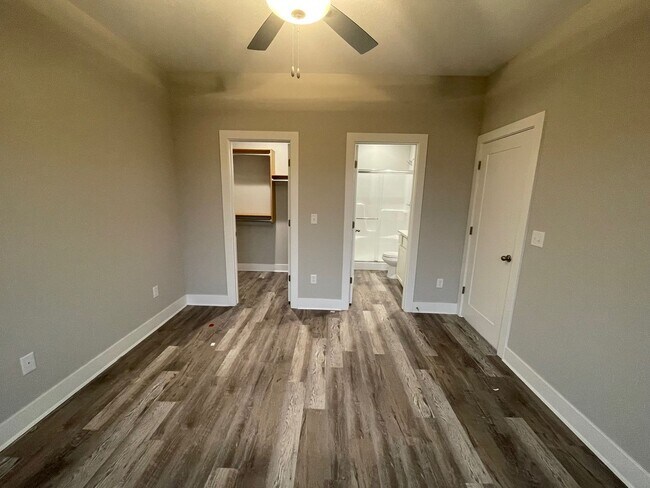 Building Photo - 16251/53 Ike Ct