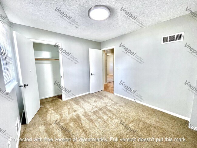 Building Photo - COMING SOON! 3 Bedroom 1.5 Bath in Blue Sp...