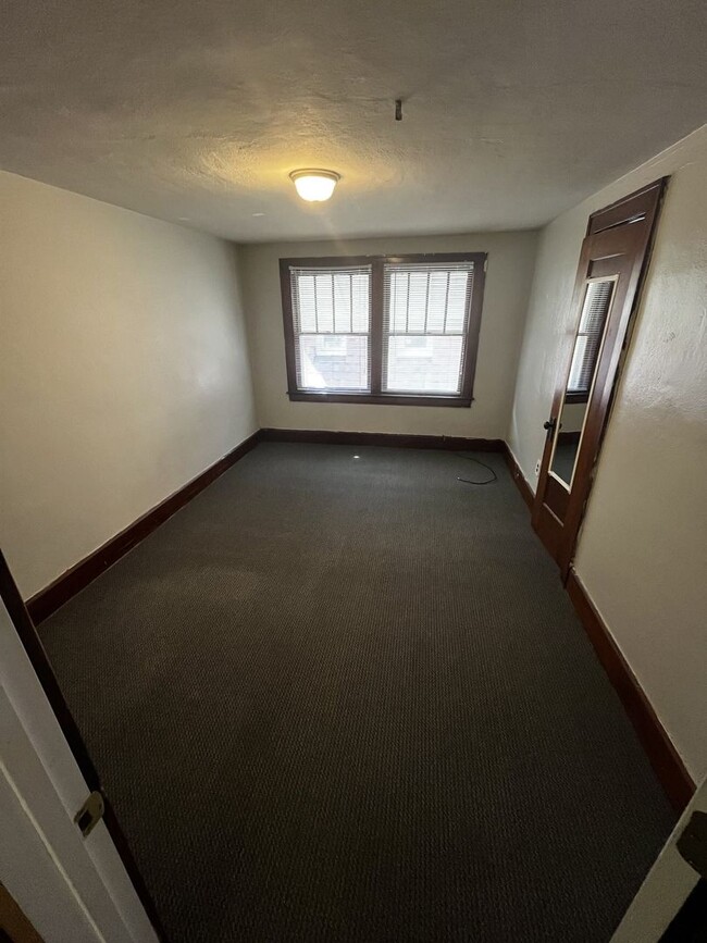Building Photo - 108 N McKinley Ave