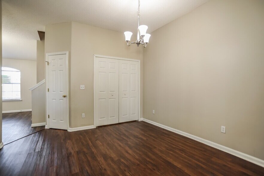 Building Photo - 1211 Summer Springs Drive