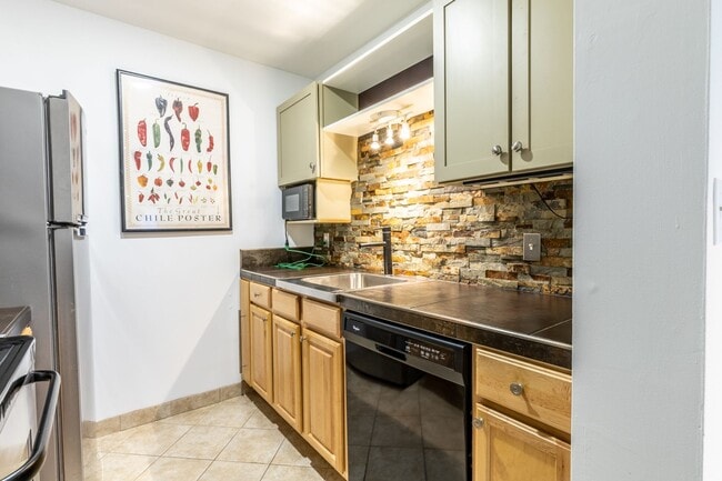 Building Photo - Cedars Court