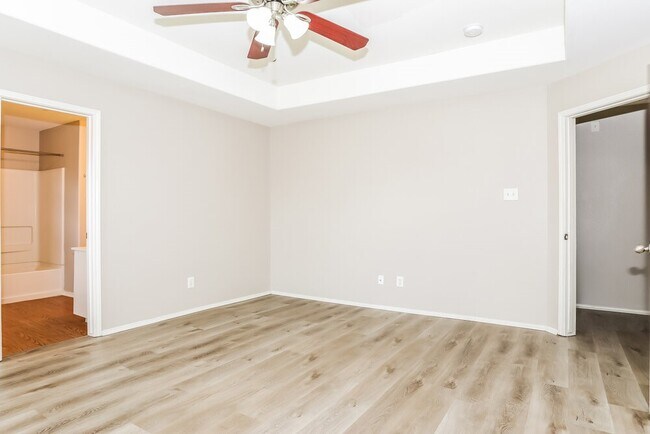 Building Photo - 16770 N Thrasher Dr