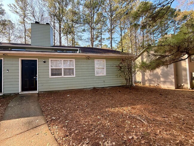 Building Photo - 4101 Hawthorne Cir