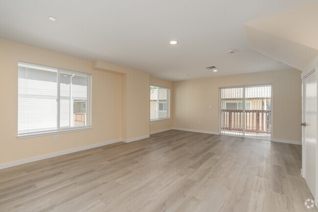 3BD, 2.5BA - 1,728SF - Living Room - Cedar Tree