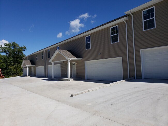 Primary Photo - 35 Woodland Oaks Dr