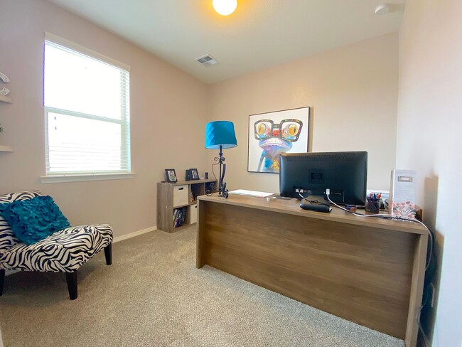 Building Photo - East El Paso 3 bed Refrig A/C w/office!