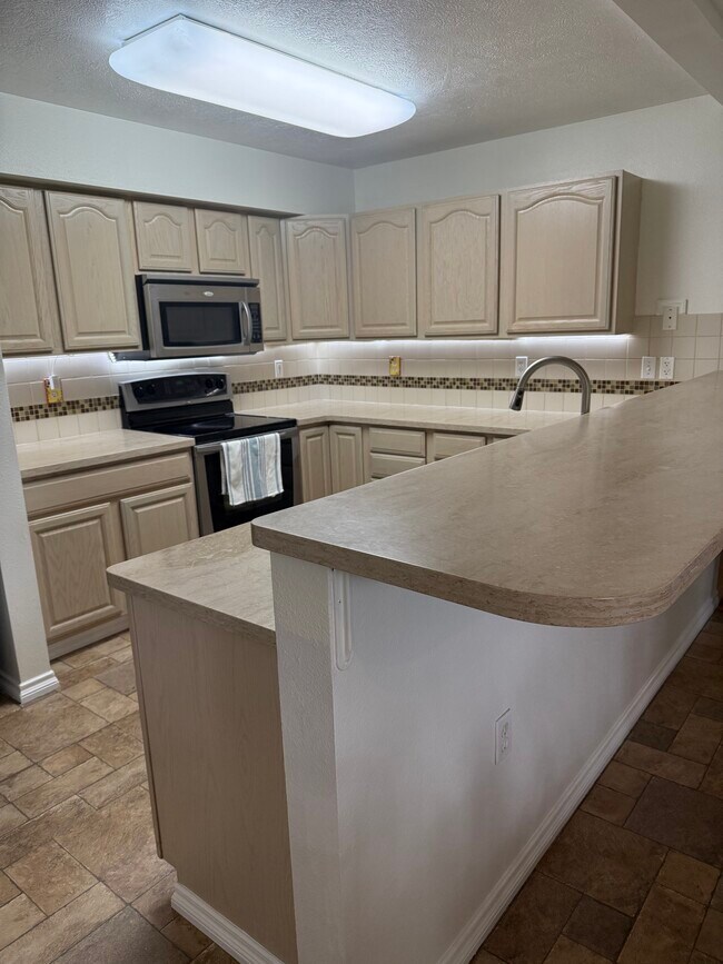 Building Photo - 22855 E Country Vista Dr
