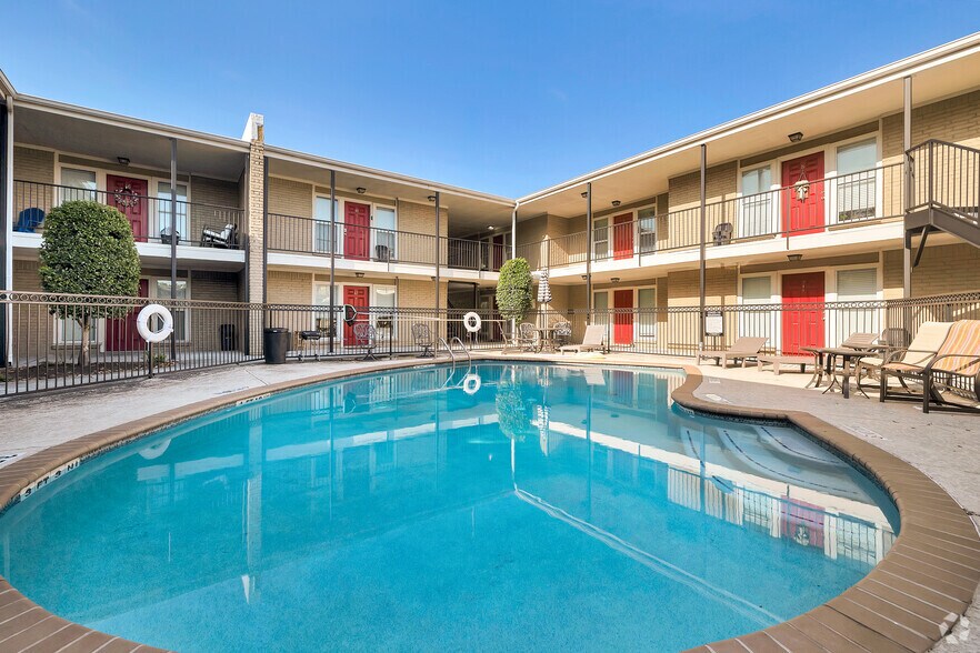 Pool - 835 Heights