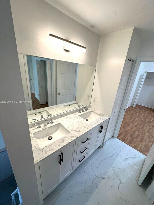 Building Photo - 4855 Palmbrooke Cir