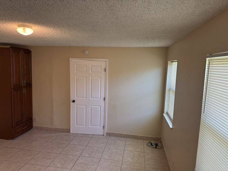Building Photo - 312 N 62nd Ave
