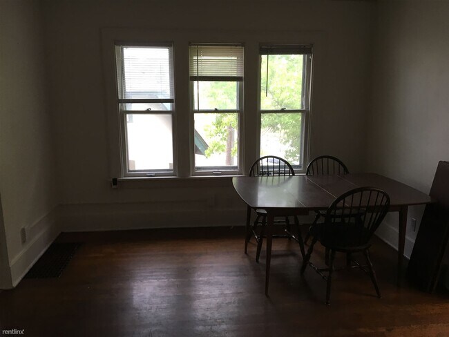 Building Photo - 2 br, 1 bath House - 917 W South St 917 W ...