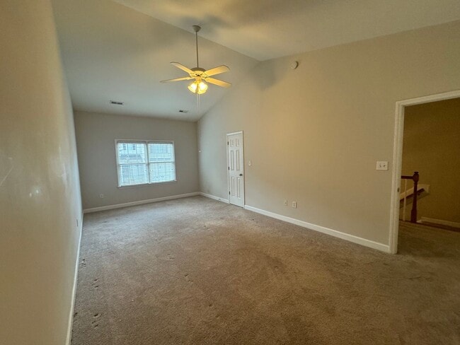Building Photo - 2 Bedroom, 2 1/2 Bath Townhouse in Raleigh...