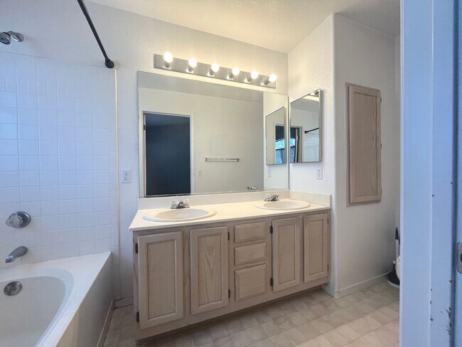 Building Photo - 2 bed, 2 bath condo located in gated community w/lush landscaping, 2 pools, spas, BBQ areas & clu...