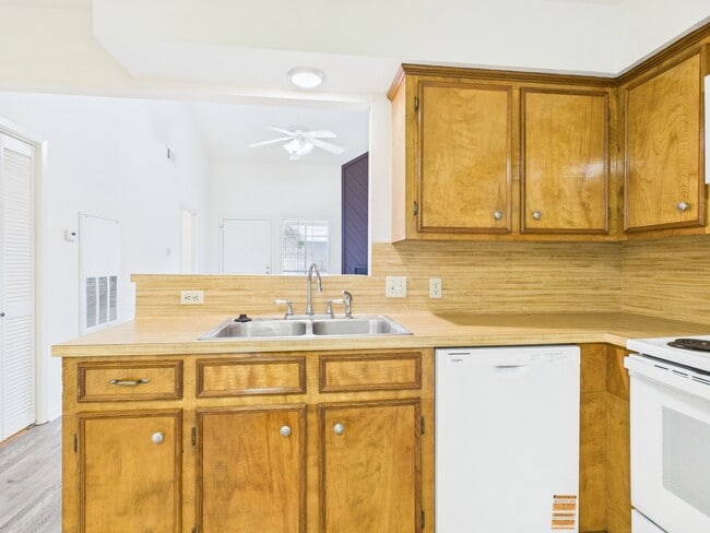 Building Photo - 1802 Woodsman Dr