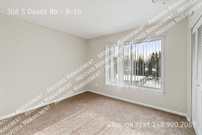 Building Photo - 306 S Drake Rd