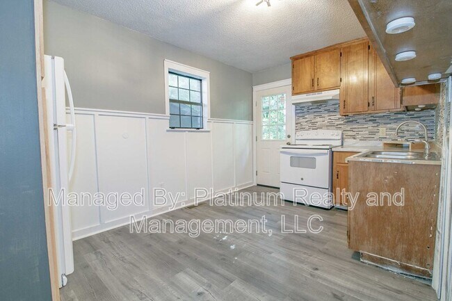 Building Photo - 1100 McDaniel Rd