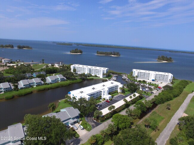 Building Photo - 6124 River Run Dr