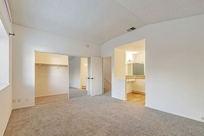 Building Photo - Elegant 3-Bedroom Home with Modern Upgrade...