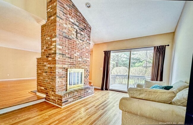 Building Photo - 136 Tunxis Village