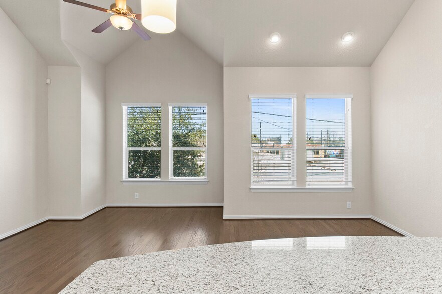 Building Photo - 221 E Courtland Pl