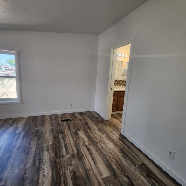 Building Photo - 21533 W Laura St