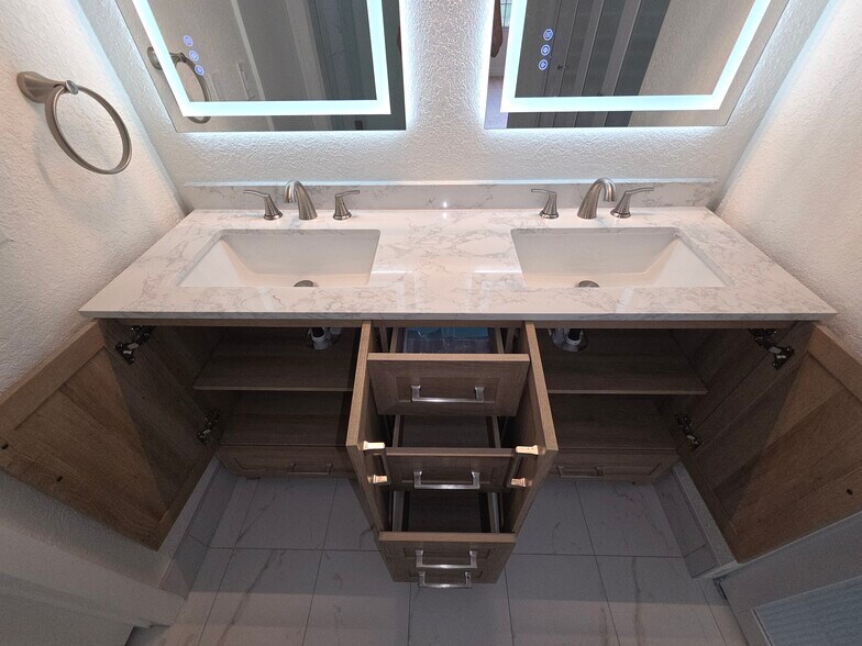 Building Photo - 5305 Buckhead Cir