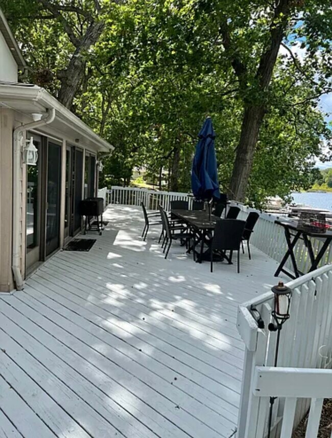 Building Photo - 8862 Bellemere Ct