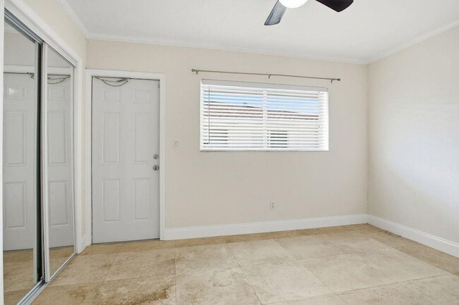 Building Photo - 1900 NE 46th St