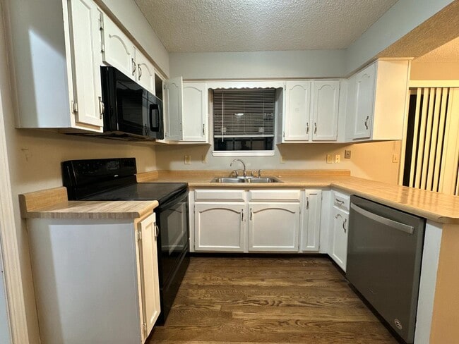 Building Photo - 10235 W 86th Ter