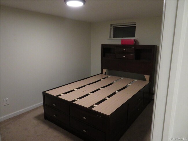 Building Photo - 17 Chimney Ln