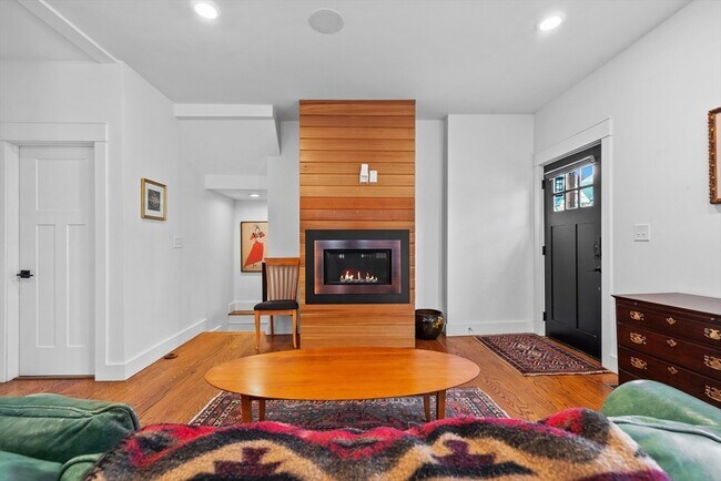 Building Photo - 38 Chester St