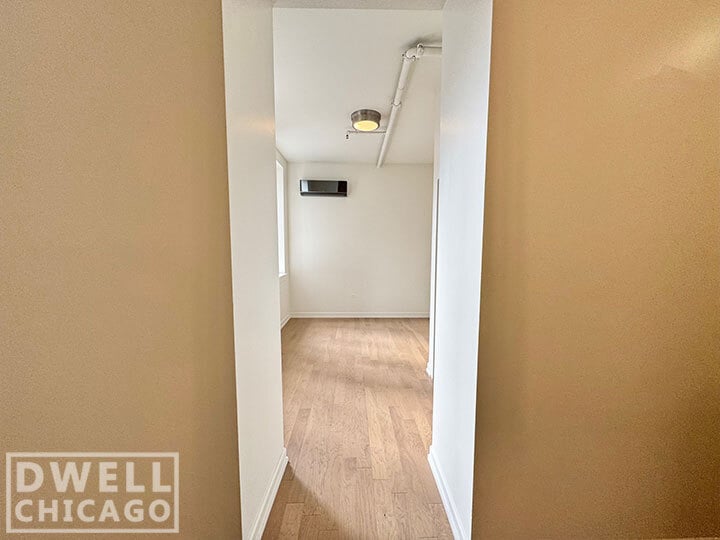 Building Photo - 102 W Chicago Ave