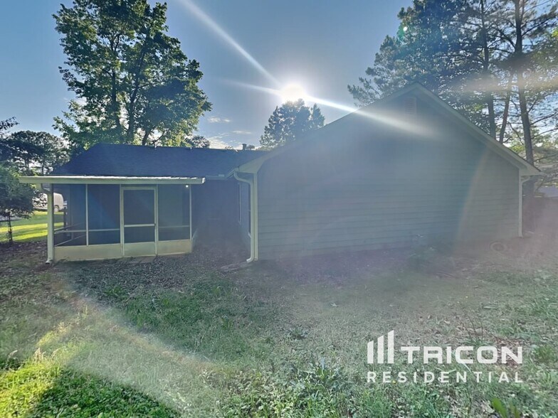 Building Photo - 389 Hillridge Dr