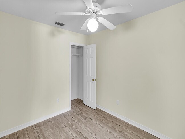 Building Photo - 2717 Bay Club Dr
