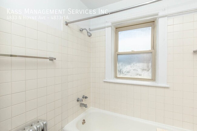 Building Photo - 4833 N Hoyne Ave