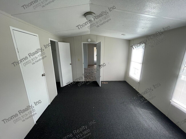 Building Photo - 126 Hemlock Ln