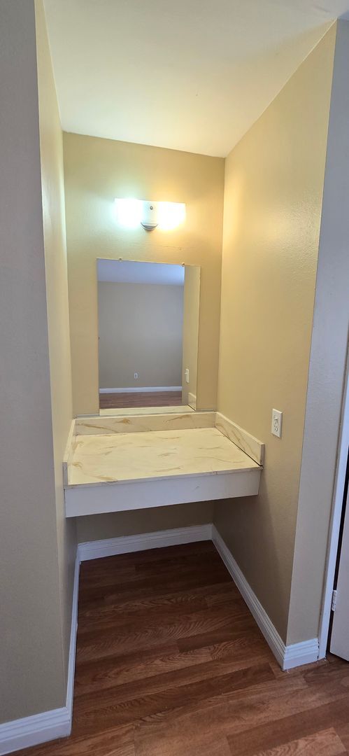 Building Photo - Stunning 2 Bed Condo in Highland | 1 Bath ...