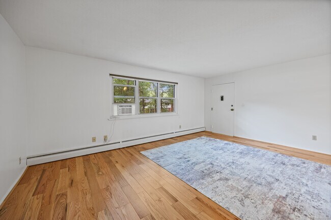 Building Photo - 486 Oak Ave
