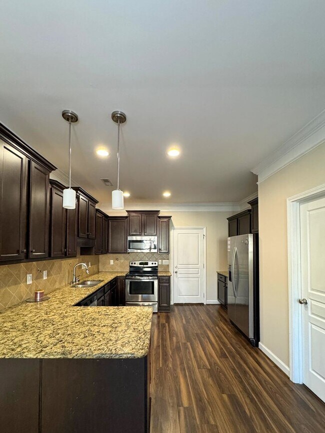 Building Photo - 1120 Braybrooke Pl