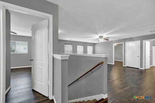 Building Photo - 400 Summer Dr
